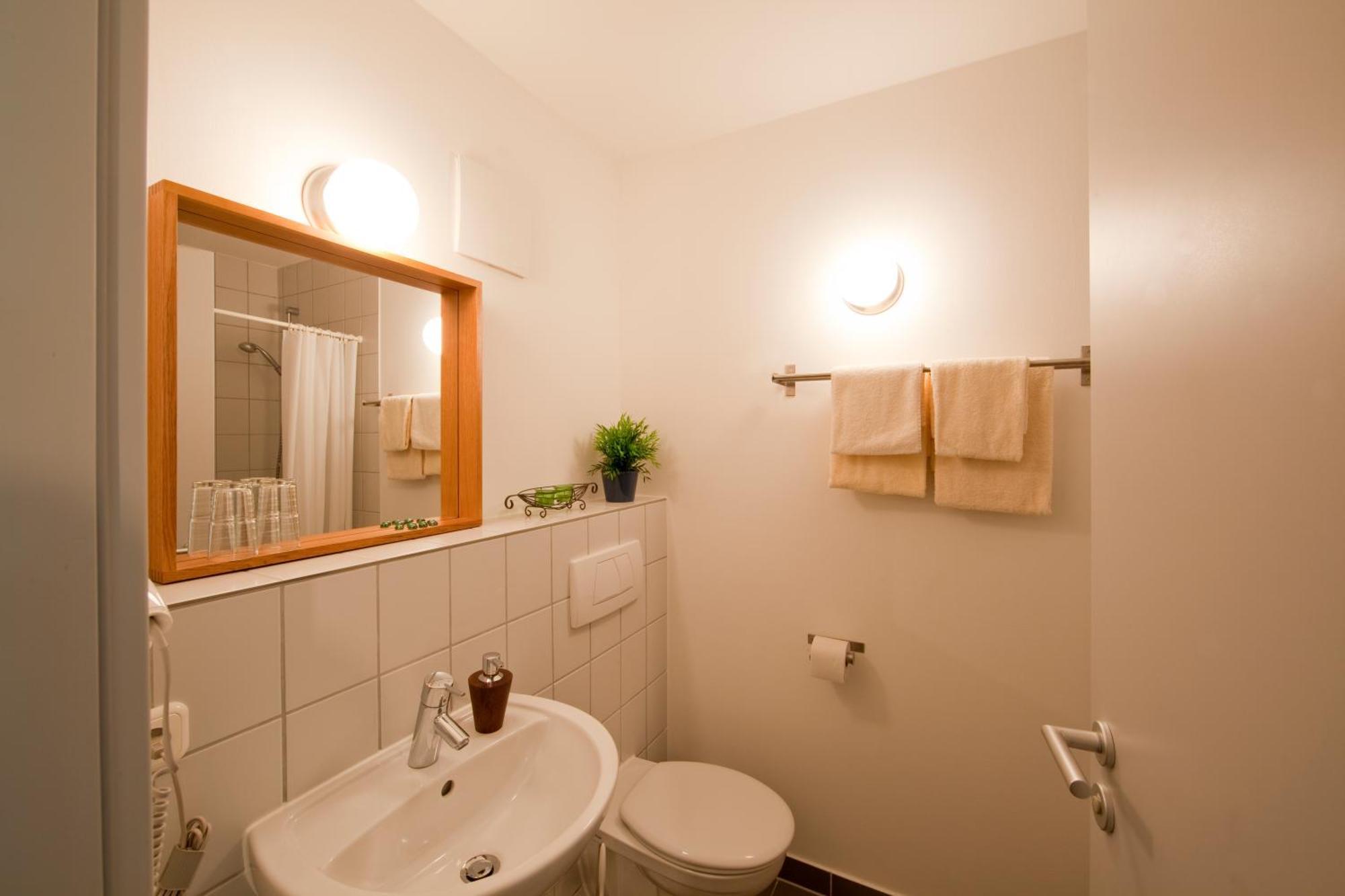 Hotel Vicinity Neubrücke Екстериор снимка